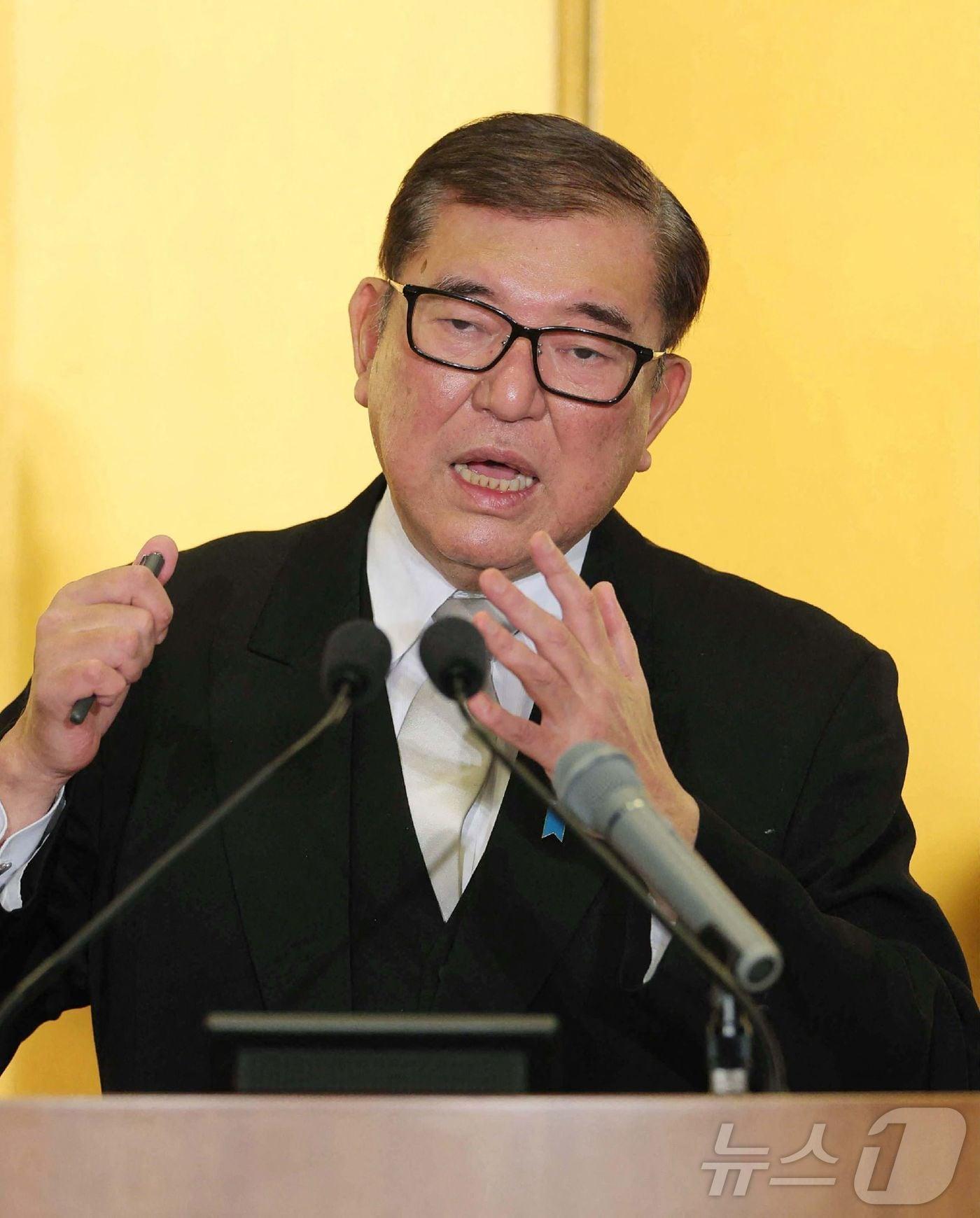 본문 이미지 - 이시바 시게루 일본 총리가 6일 (현지시간) 이세에서 신년 기자회견을 갖고 “북한이 동해상으로 탄도 미사일을 발사한 것에 대해 중대한 우려를 갖고 있다"고 말하고 있다. 2025.01.07 ⓒ AFP=뉴스1 ⓒ News1 우동명 기자