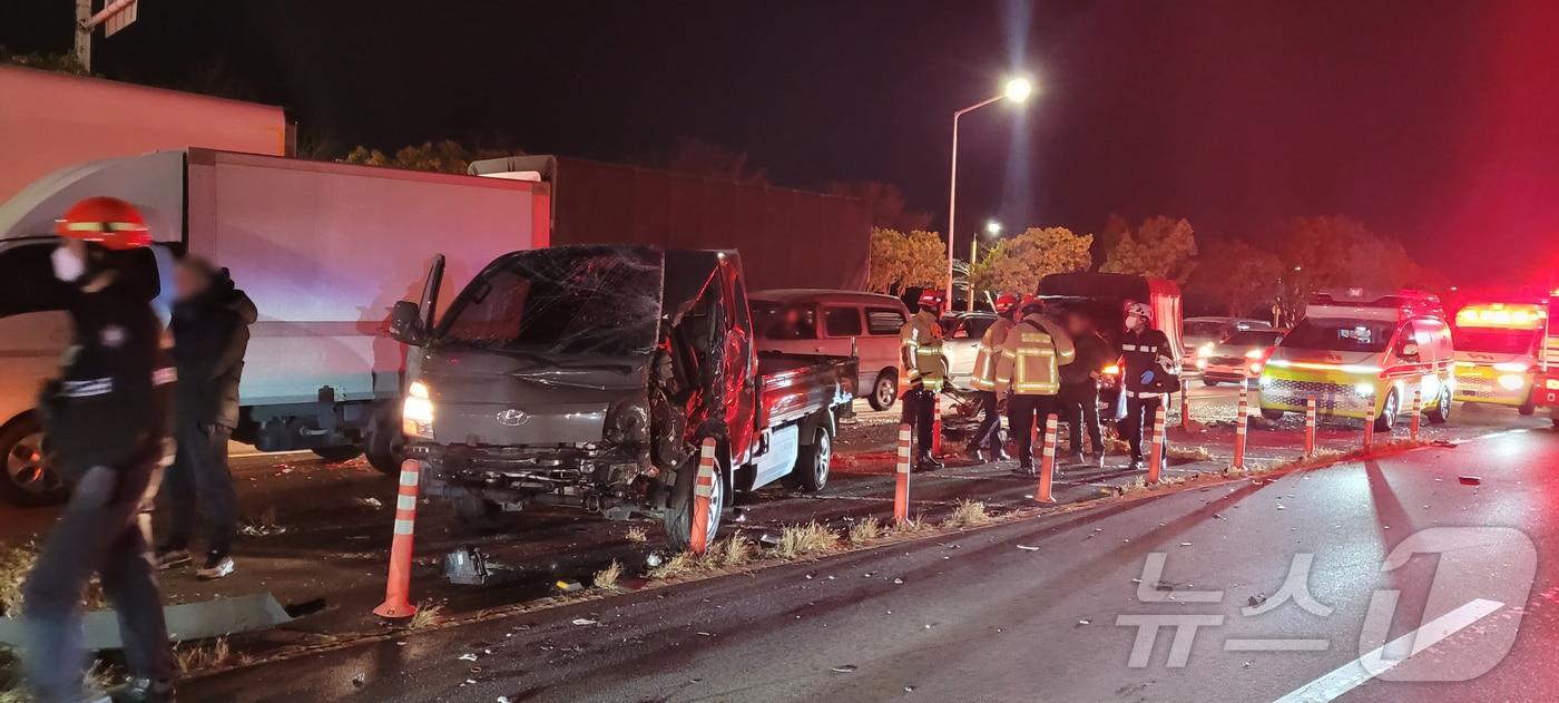 본문 이미지 - 7일 오전 부산 사상구 강변대로 사고 현장.(사상경찰서 제공)