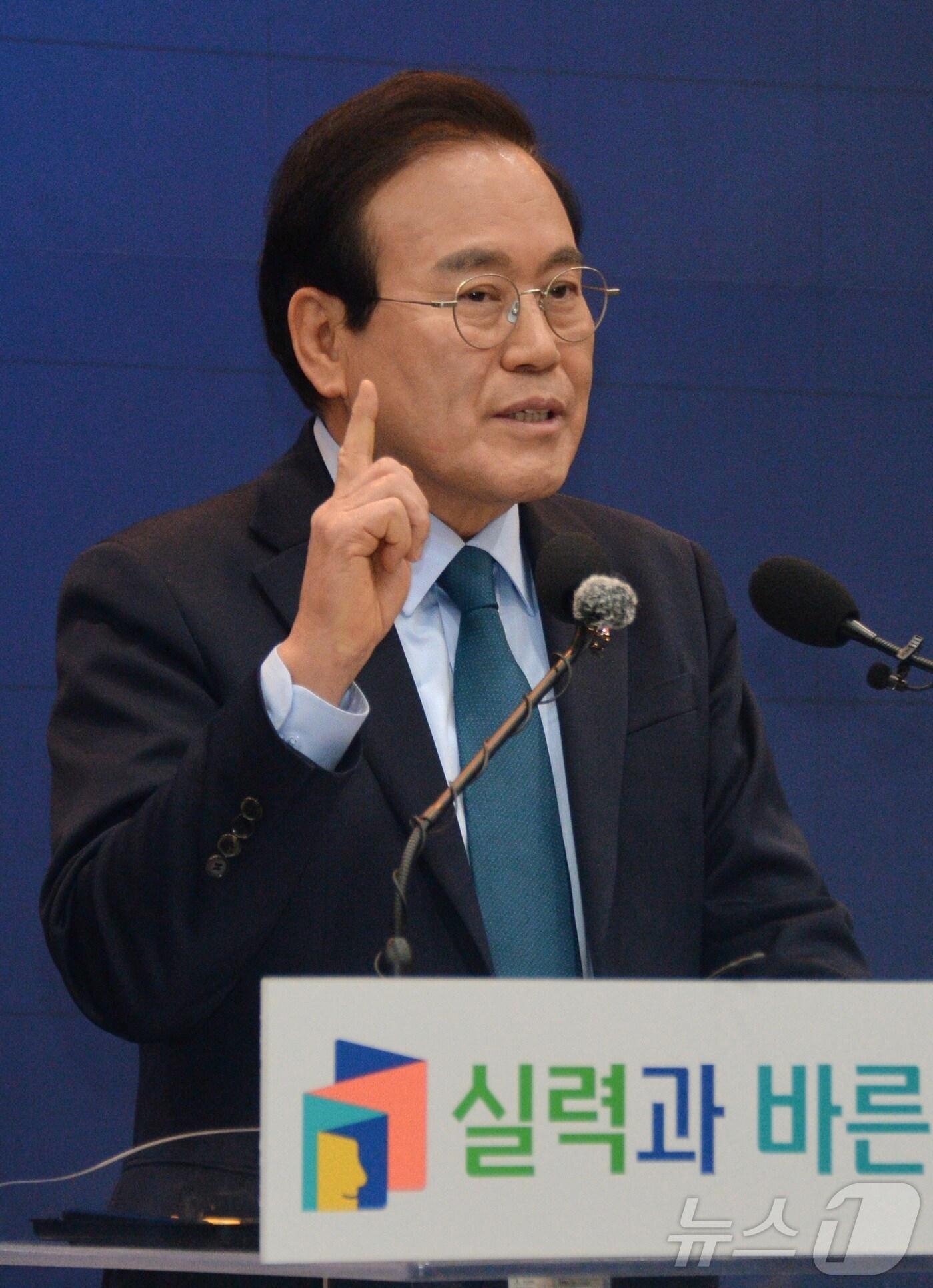 본문 이미지 - 서거석 전북특별자치도 교육감이 7일 전북자치도 전주시 전북특별자치도교육청에서 2025년 신년 기자회견을 열고 질의에 답변하고 있다. 2025.1.7/뉴스1 ⓒ News1 유경석 기자