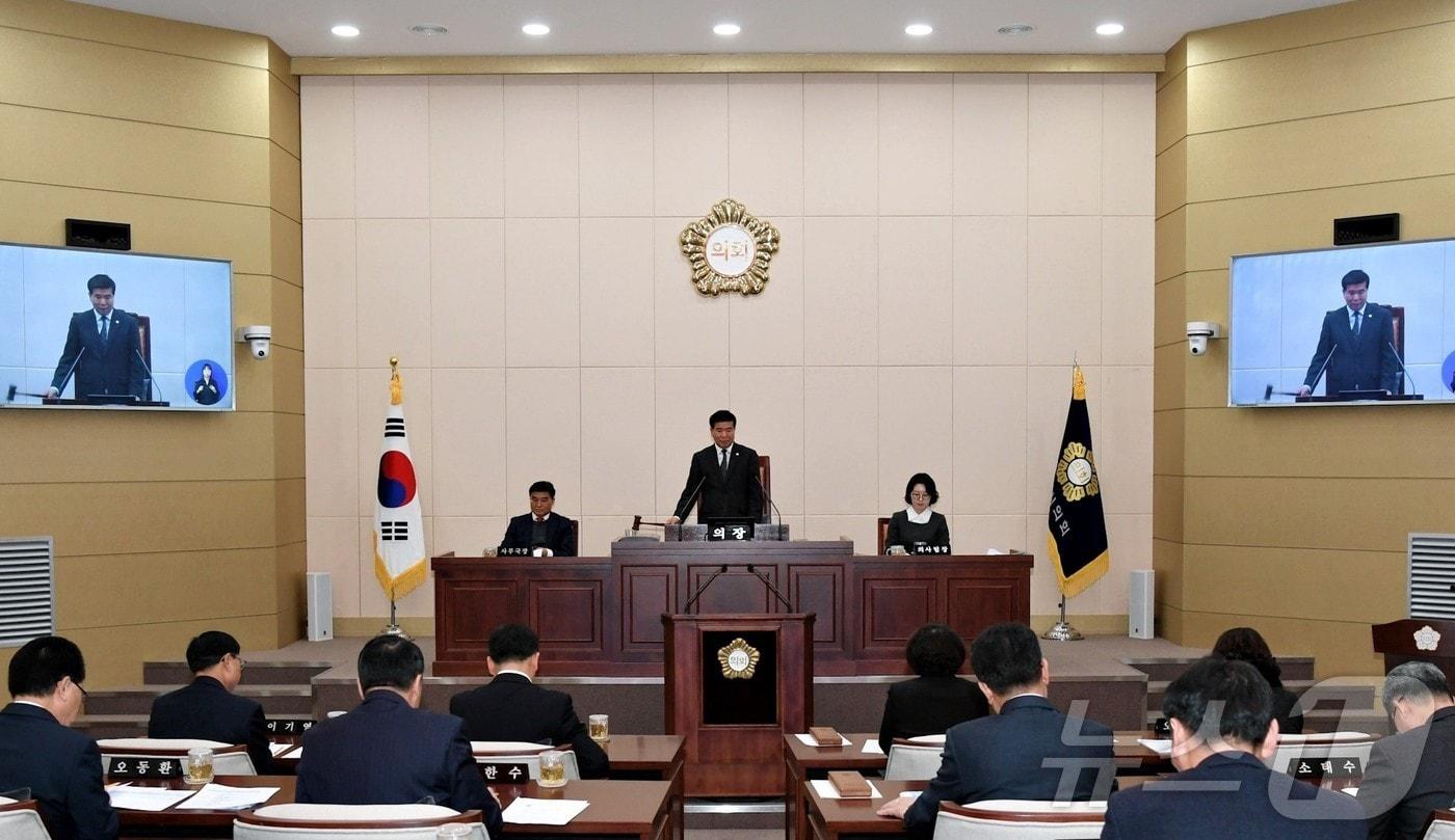 7일 김영태 남원시의회 의장이 제270회 임시회 개회를 선언하고 있다.(남원시의회 제공)/뉴스1