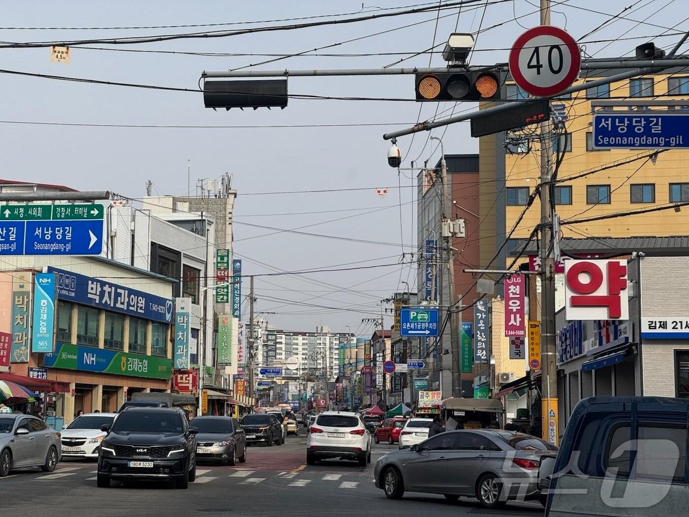 본문 이미지 - 신규 전통시장으로 지정된 김제시 요촌동 박약국 앞 거리.(김제시 제공) 2025.1.7/뉴스1