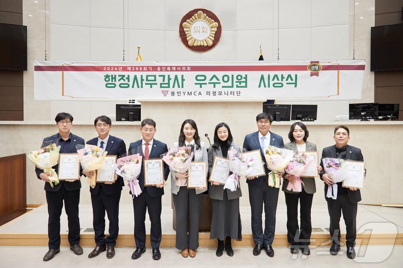 왼쪽부터 김병민, 이교우, 이진규, 박은선, 기주옥, 임현수, 신나연, 이창식 의원.(용인YMCA 제공)