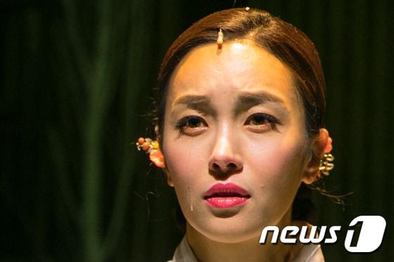 본문 이미지 - 정가 가객 하윤주 공연장면@뉴스1 DB