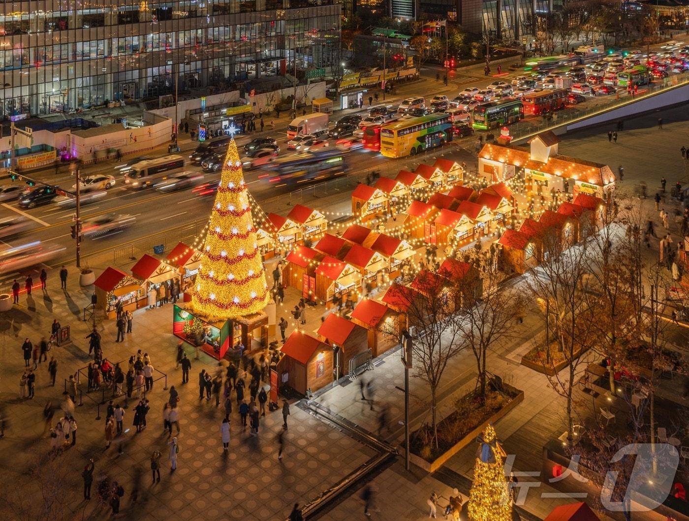 본문 이미지 - 2024 광화문 마켓 전경&#40;서울관광재단 제공&#41;