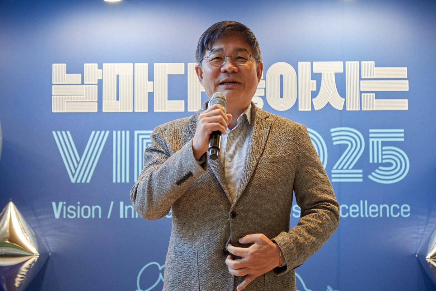 안재현 SK케미칼 사장이 신년행사에서 2025년 경영전략을 발표하고 있다.(SK케미칼 제공)