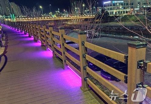 본문 이미지 - 강원 원주시 태장동 흥양천 태봉교 주변 야간 경관. (원주시 제공) 2025.1.8/뉴스1