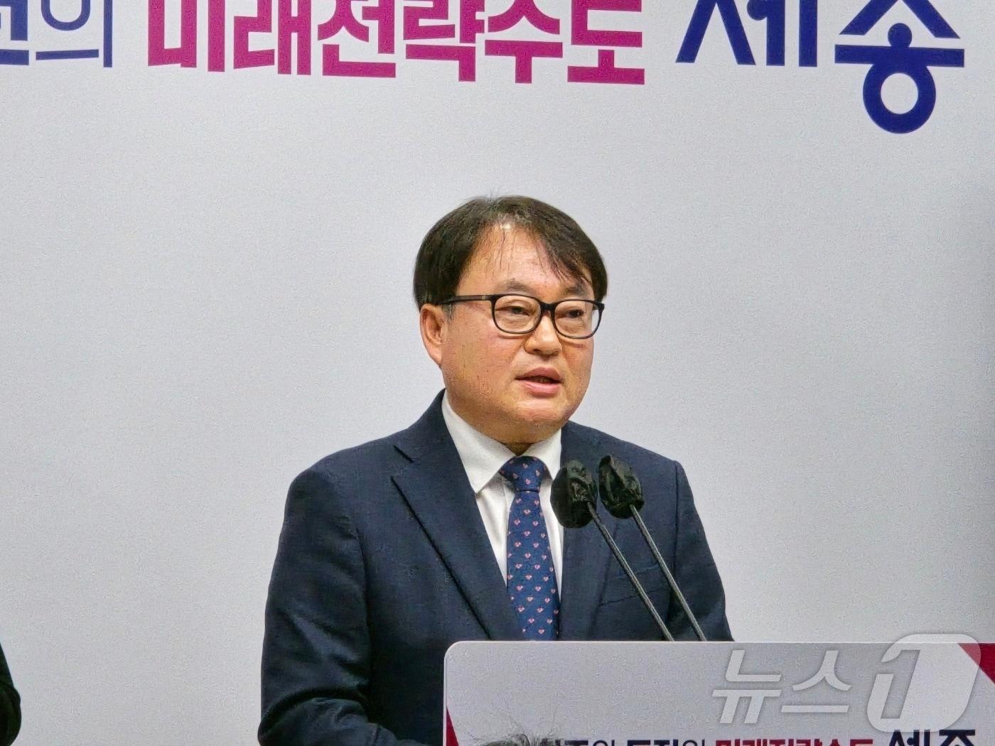 본문 이미지 - 김현기 세종시 경제산업국장이 8일 오전 2025년 주요업무계획을 발표하고 있다../뉴스1