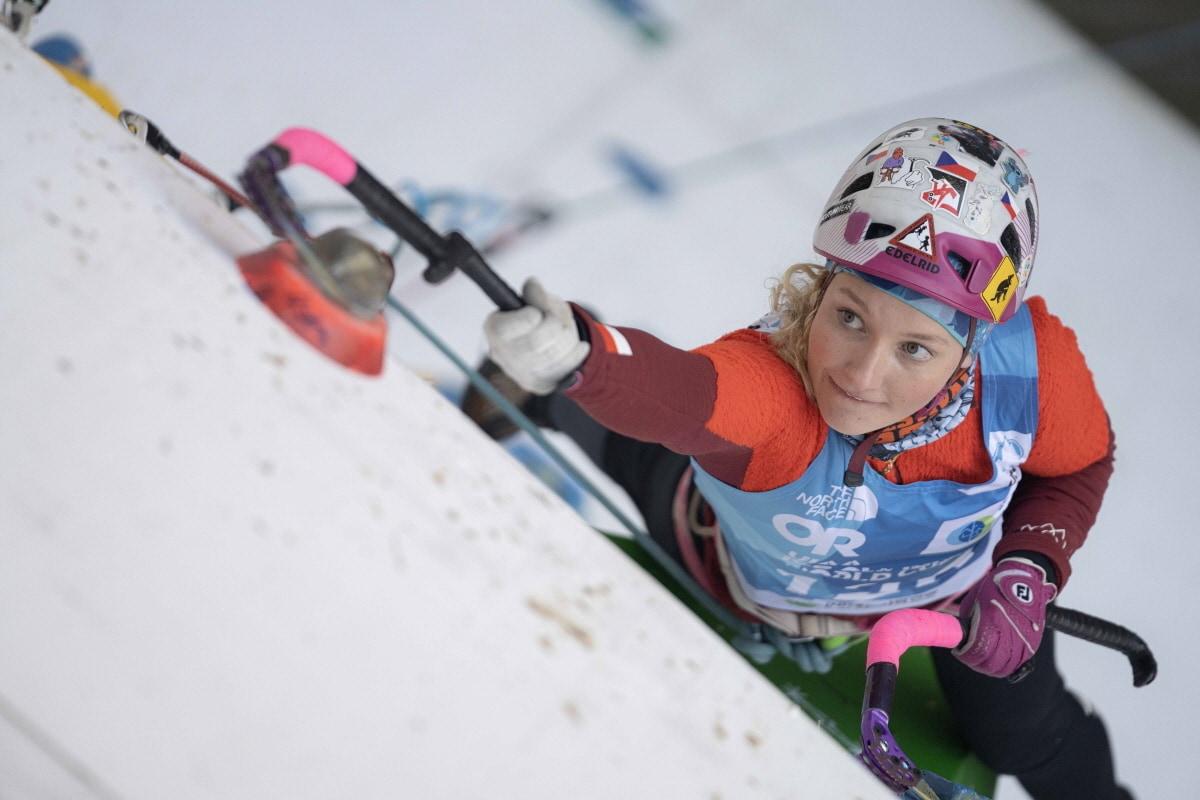 본문 이미지 - &#39;2025 UIAA 청송 아이스클라이밍 월드컵 대회 및 아시아선수권대회&#39;를 10일부터 12일까지 경북 청송 아이스클라이밍 월드컵 경기장에서 개최한다. &#40;대한산악연맹 제공&#41;