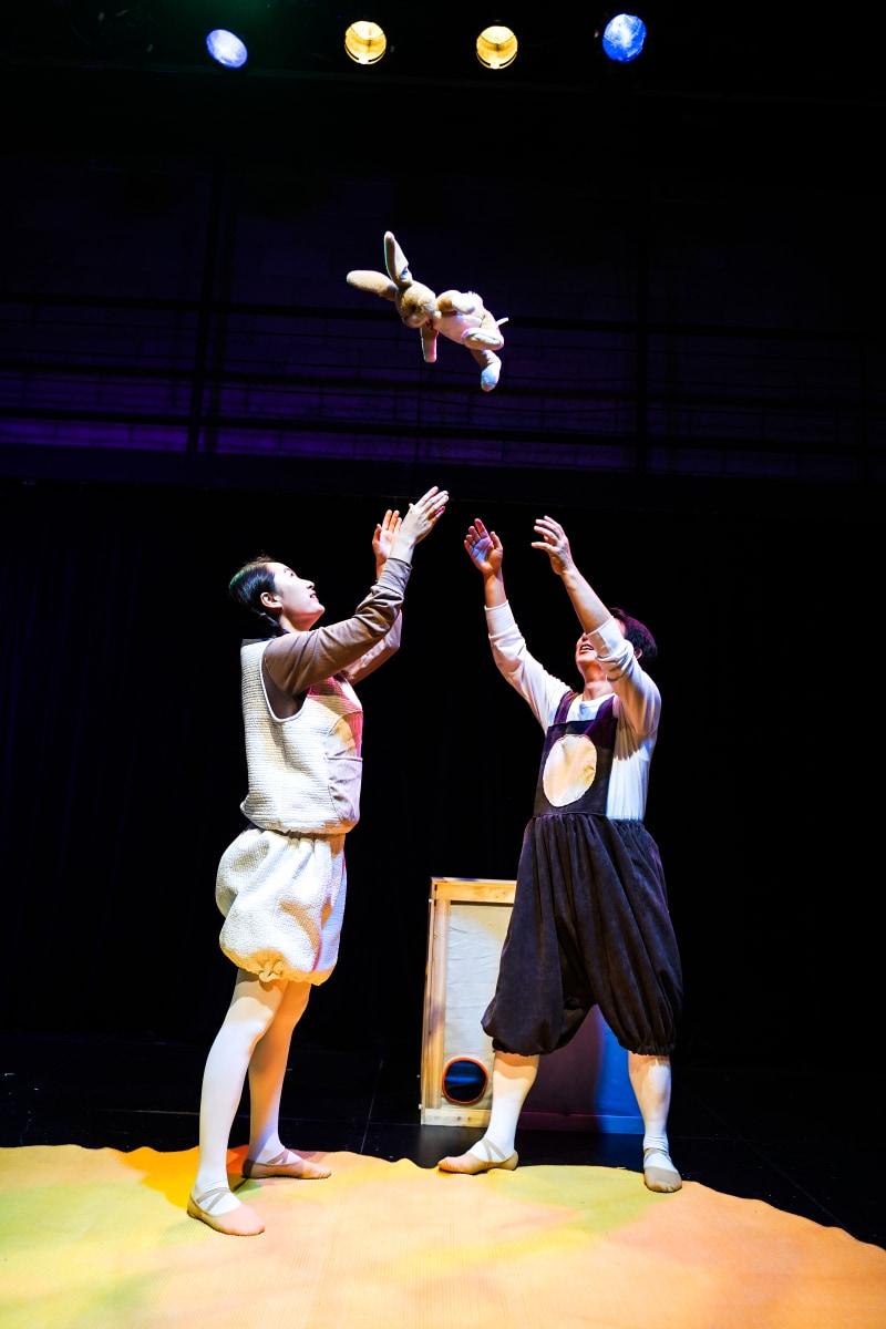 본문 이미지 - '토끼깡충' 공연 사진(이야기양동이 제공)