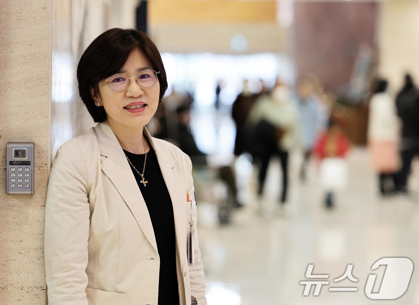 본문 이미지 - 최창진 서울성모병원 가정의학과 교수가 8일 서울 서초구 서울성모병원 가정의학과에서 뉴스1과 인터뷰를 하고 있다. 2025.1.8/뉴스1 ⓒ News1 오대일 기자