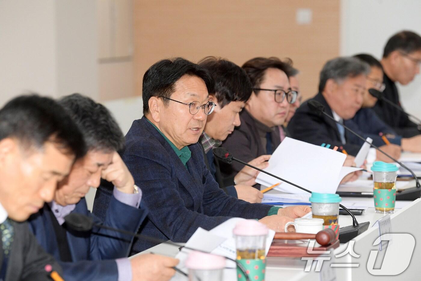 강기정 광주시장이 시청 중회의실에서 2025년 제1차 노사민정협의회 회의를 주재하고 있다.(광주시 제공)2025.1.8/뉴스1 