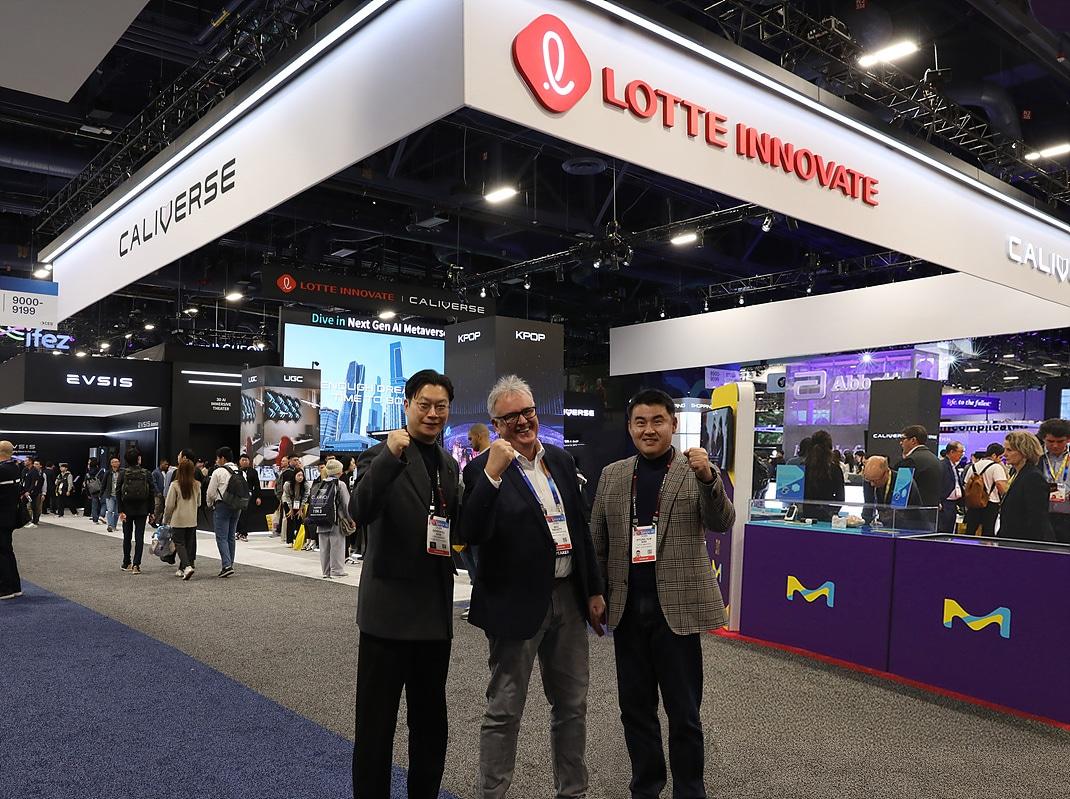 본문 이미지 - 왼쪽부터 김동규 칼리버스 대표이사, 닐 트레빗 엔비디아 부사장, 김경엽 롯데이노베이트 대표이사 &#40;롯데이노베이트 제공&#41;