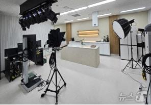 본문 이미지 -  고창군 온라인 쇼핑몰 ‘고창마켓’ 라이브 스튜디오&#40;고창군 제공&#41;2025.1.9/뉴스1