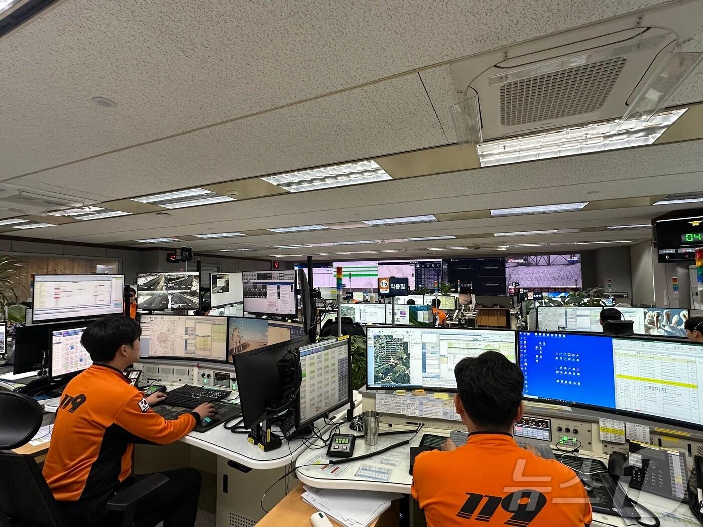 본문 이미지 -  전북자치도소방본부 119종합상황실 사진.(전북소방 제공) 2025.1.9/뉴스1