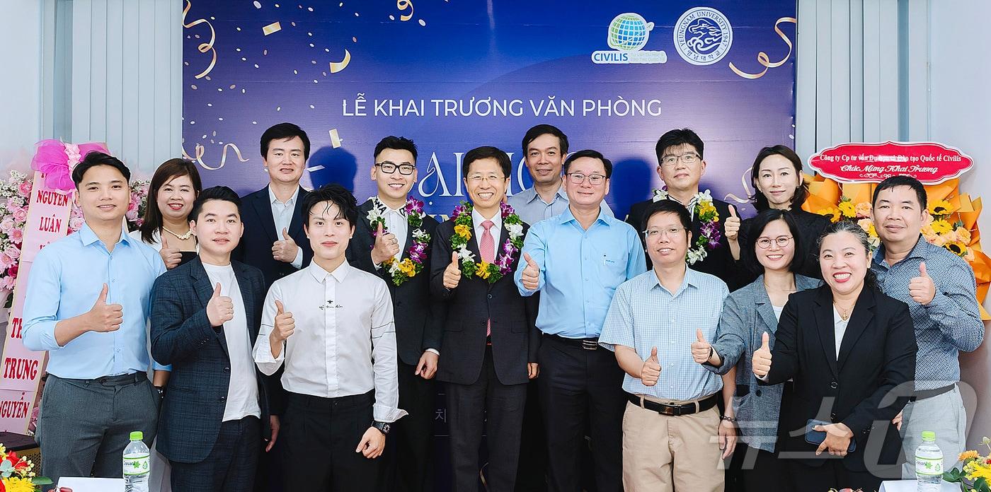 영남대가 지난달 말 베트남 현지에 '영남대 베트남 호찌민 유학센터’를 개소했다. (영남대 제공)