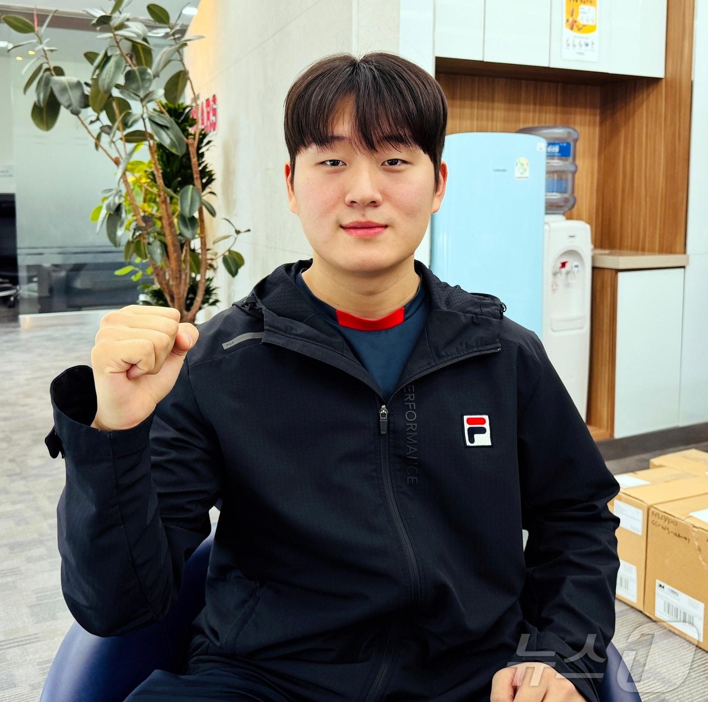 본문 이미지 - 두산 김택연이 9일 취재진과 인터뷰를 하고 있다.2025.1.9/뉴스1 ⓒ News1 서장원 기자