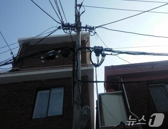 본문 이미지 - 신풍로10길 4-1 구역 일대 공중선이 정비된 모습. (영등포구 제공)ⓒ 뉴스1