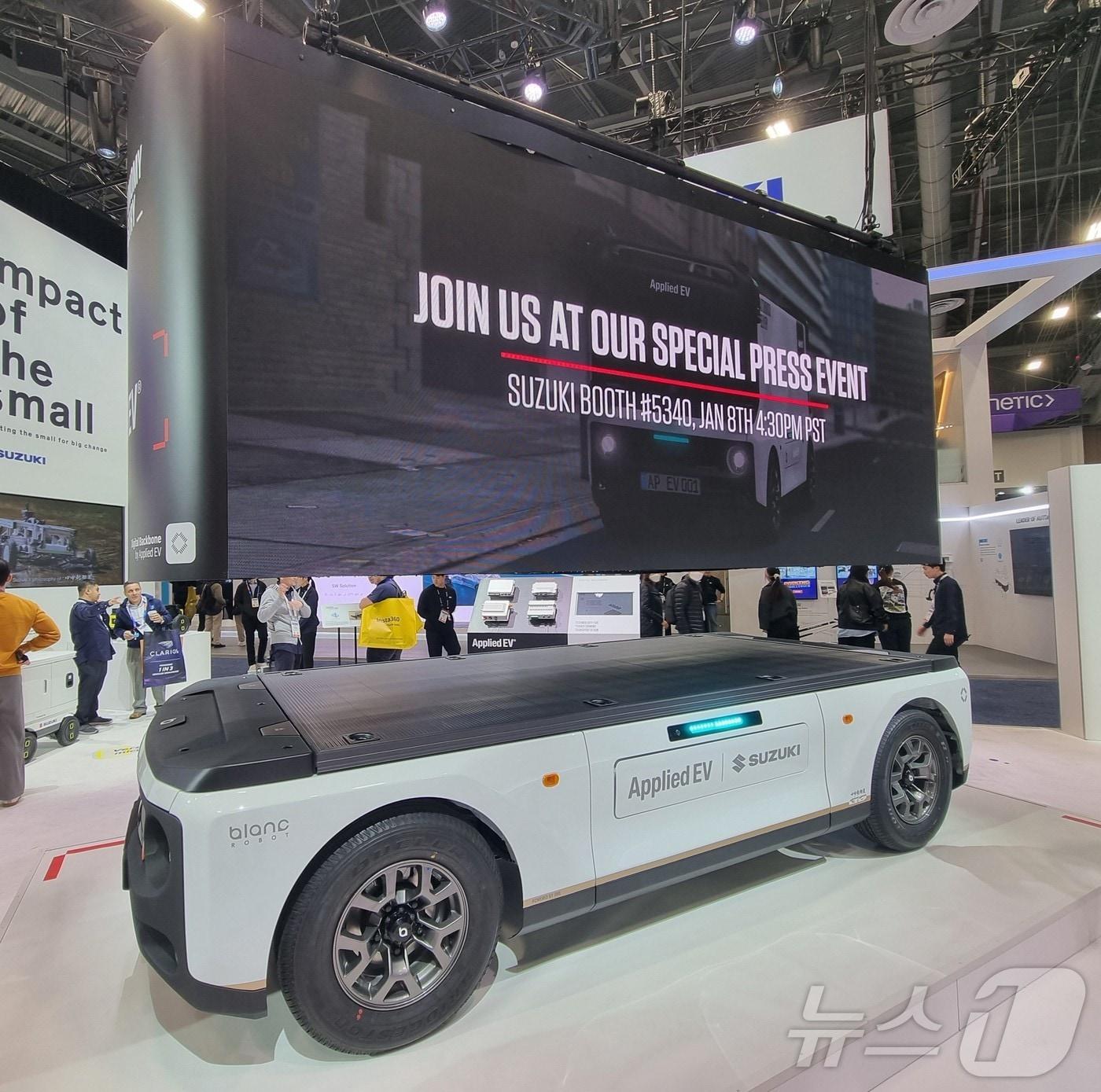 본문 이미지 - 8일(현지시각) 미국 라스베이거스에서 열리는 CES 2025 스즈키 부스에 전시된 다목적 전기차 플랫폼. 2025.1.9/뉴스1 ⓒ News1 박주평 기자