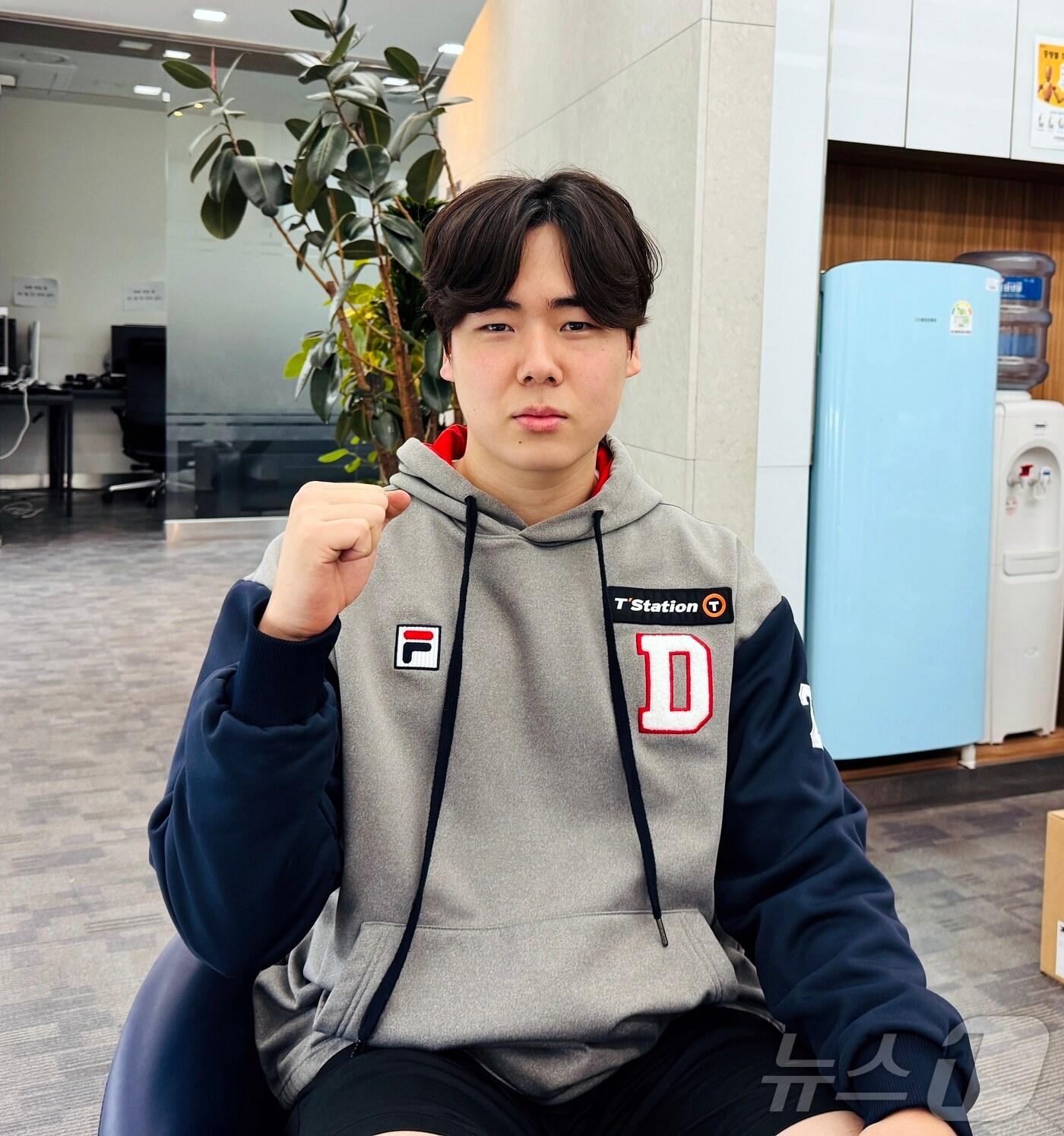 본문 이미지 - 두산 좌완 최승용이 9일 취재진과 인터뷰를 하고 있다.2025.1.9/뉴스1 ⓒ News1 서장원 기자