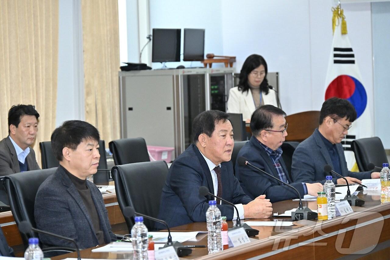 본문 이미지 - 강원 평창군과 서울대 평창캠퍼스가 9일 서울대 그린바이오과학기술연구원 대회의실에서 지역발전을 위한 상생협의회를 열었다. &#40;평창군 제공&#41; 2025.1.9/뉴스1