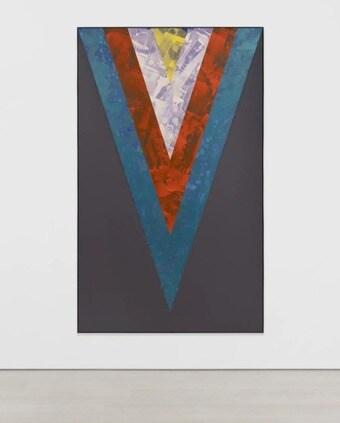 본문 이미지 - 케네스 놀란드, Profile, 1985, acrylic on canvas, 289.6 x 175.3cm. ⓒ The Denneth Noland Foundation /Artists Rights Society, New York. 페이스갤러리 서울 제공.