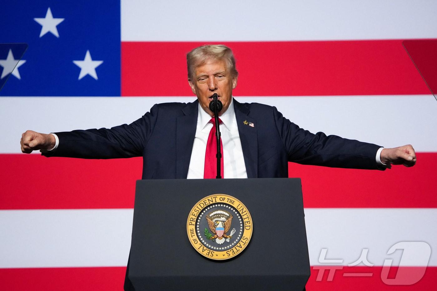 도널드 트럼프 미국 대통령이 30일&#40;현지시간&#41; 버지니아주 콴티코 해병대 기지에서 군 장성들을 상대로 연설하고 있다. 2025.09.30. ⓒ 로이터=뉴스1 ⓒ News1 류정민 특파원