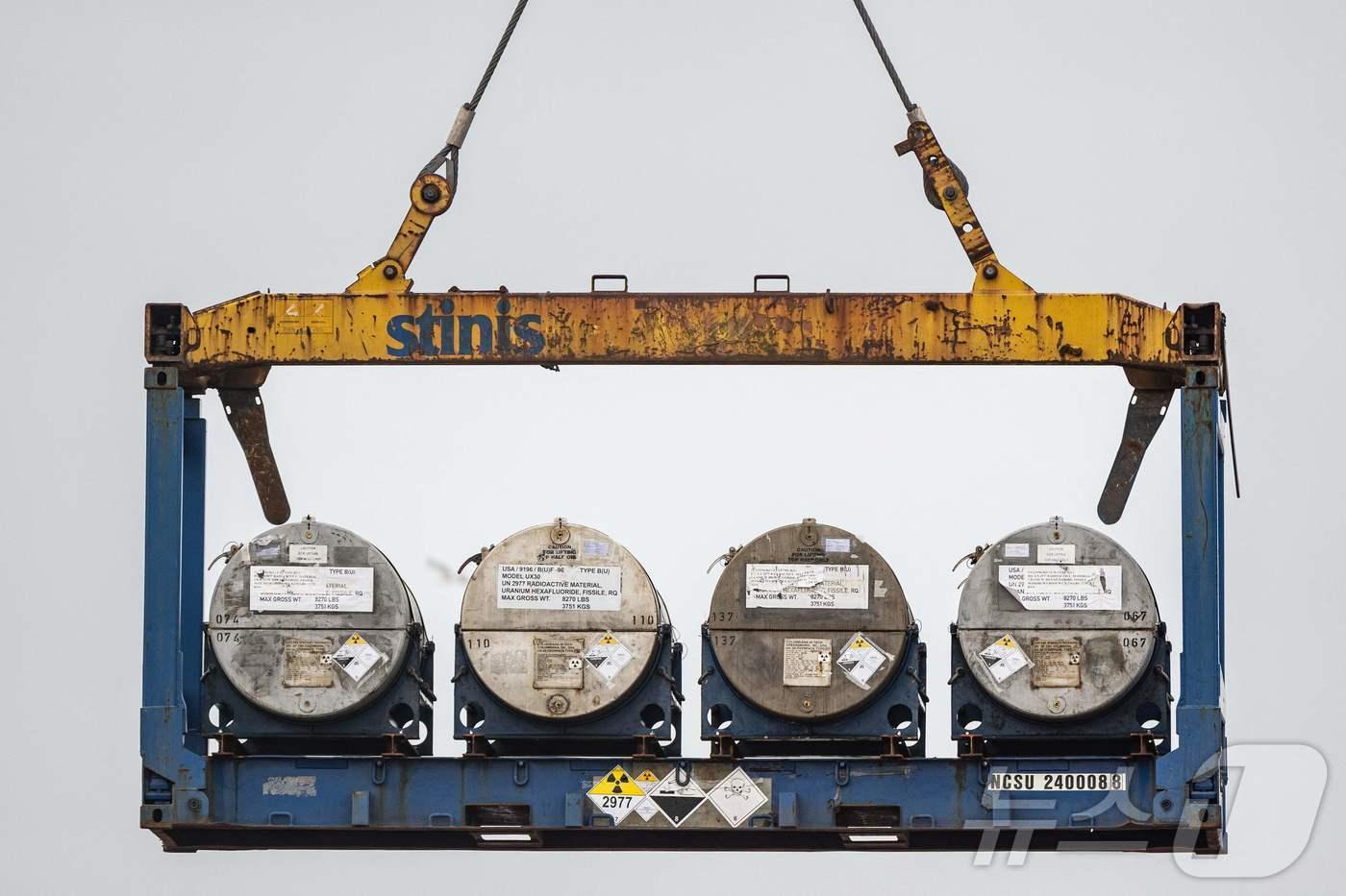 러시아산 우라늄 실린더들. <자료사진>ⓒ AFP=뉴스1