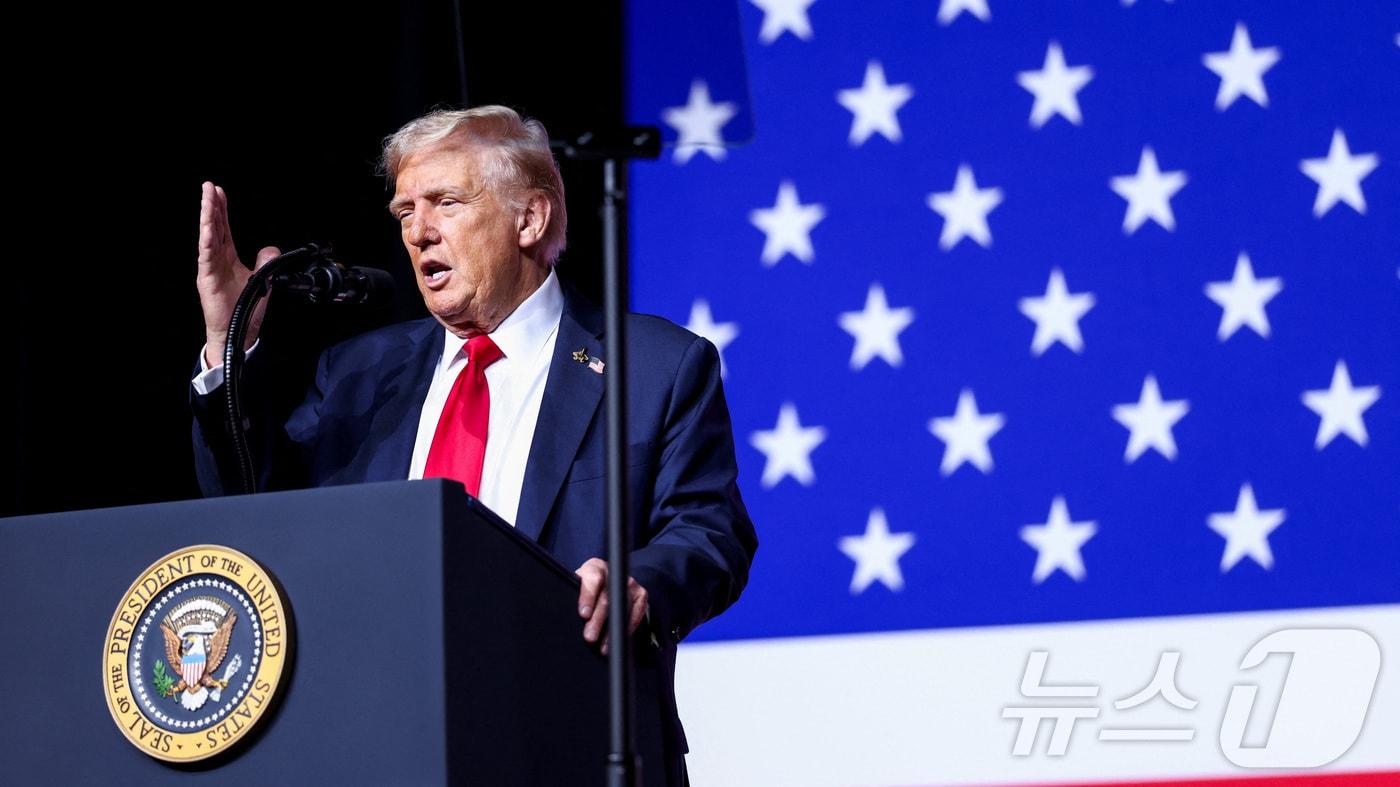 도널드 트럼프 미국 대통령이 30일&#40;현지시간&#41; 버지니아주 콴티코의 미 해병대 기지에서 열린 고위 군 수뇌부 회의에서 연설하고 있다. 2025.09.30. ⓒ 로이터=뉴스1 ⓒ News1 윤다정 기자