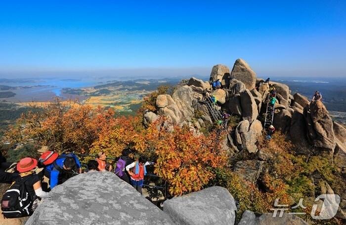 본문 이미지 - 서산 하이킹 스템프 투어 인증 장소 팔봉산(서산시 제공. 재판매 및 DB금지)2025.10.1/뉴스1