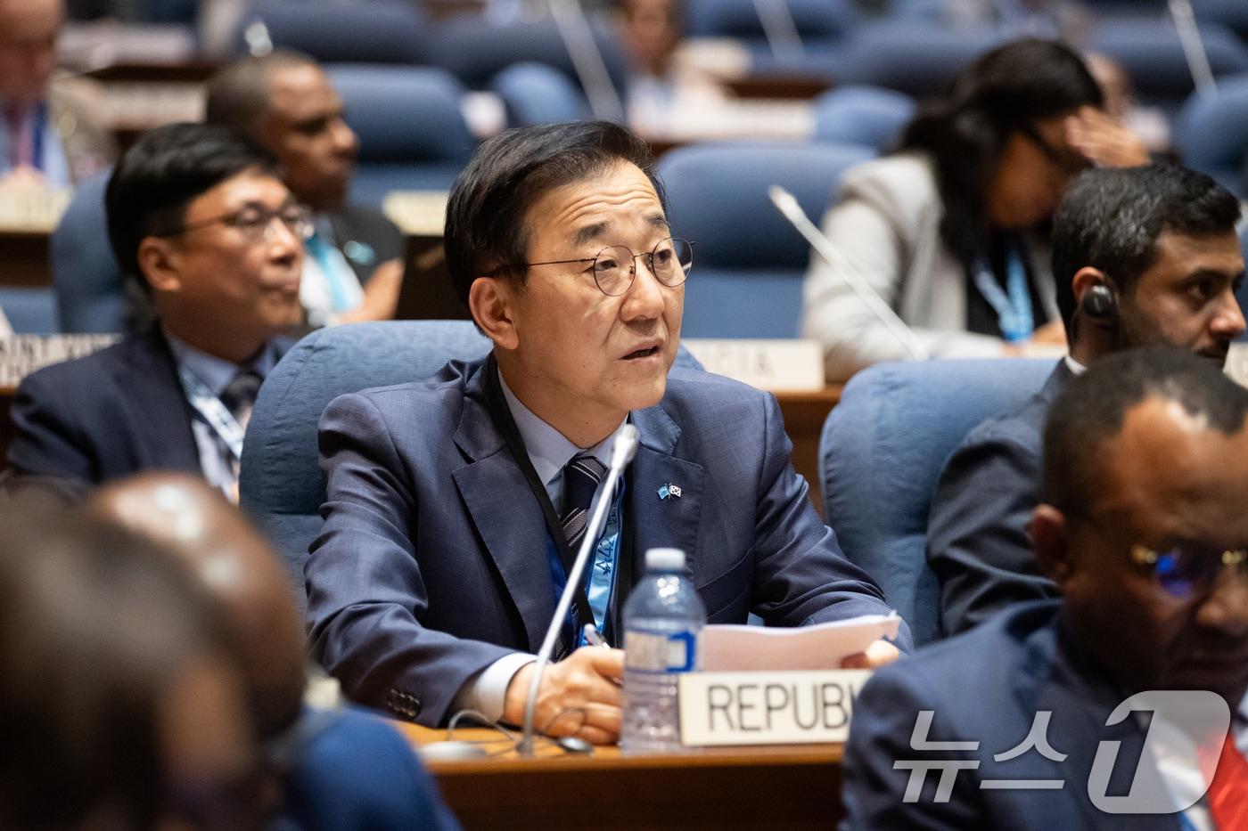 국토교통부는 대한민국이 캐나다 몬트리올에서 열리고 있는 제42차 국제민간항공기구(ICAO) 총회에서 3년 임기의 이사국에 선출됐다고 1일 밝혔다. 김윤덕 국토교통부 장관이 제42차 총회 본회의에서 기조연설을 하고 있다. (국토교통부 제공. 재판매 및 DB 금지) 2025.10.1/뉴스1