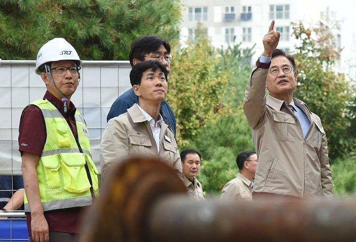 본문 이미지 - SR 추석 대수송 대비 안전점검 모습.&#40;SR 제공&#41;뉴스1ⓒ news1