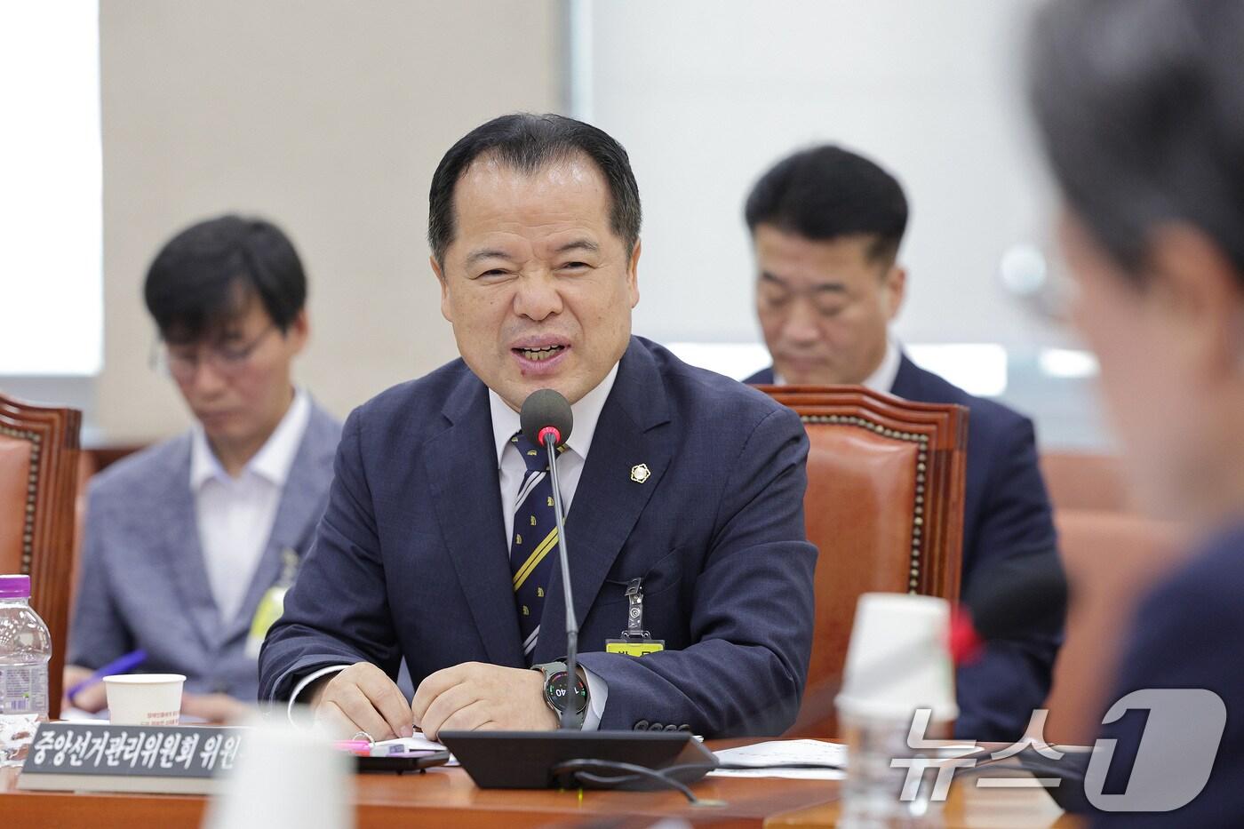 위철환 중앙선거관리위원회 위원 후보자가 1일 서울 여의도 국회에서 열린 행정안전위원회 인사청문회에서 의원 질의에 답변하고 있다. 2025.10.1/뉴스1 ⓒ News1 신웅수 기자