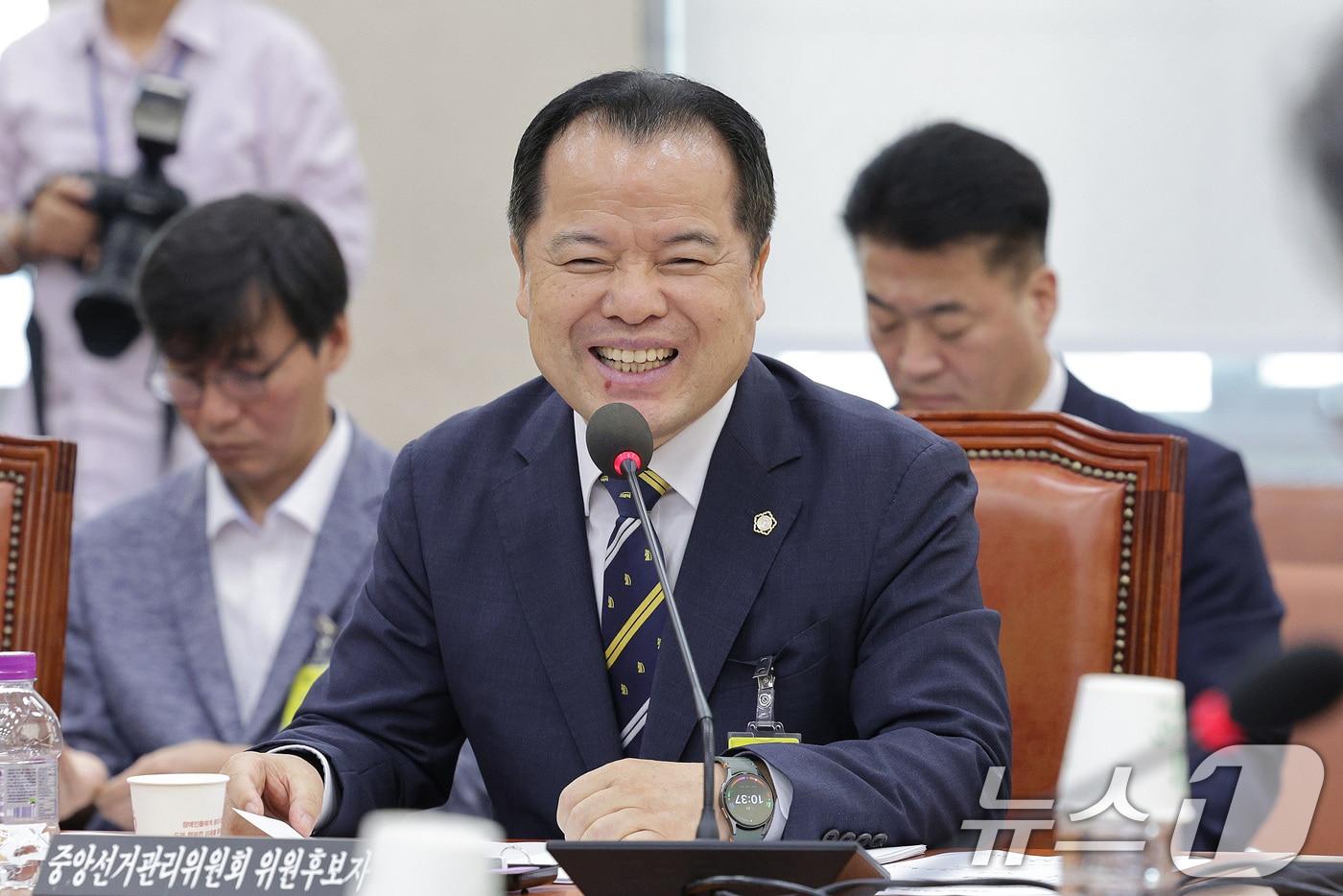 위철환 중앙선거관리위원회 위원 후보자가 1일 서울 여의도 국회에서 열린 행정안전위원회 인사청문회에서 의원 질의에 답변하고 있다. 2025.10.1/뉴스1 ⓒ News1 신웅수 기자