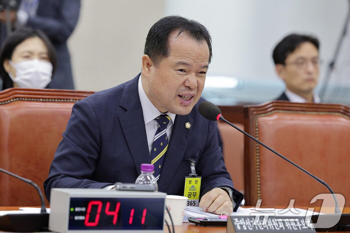 위철환 중앙선거관리위원회 위원 후보자가 1일 서울 여의도 국회에서 열린 행정안전위원회 인사청문회에서 의원 질의에 답변하고 있다. 2025.10.1/뉴스1 ⓒ News1 신웅수 기자