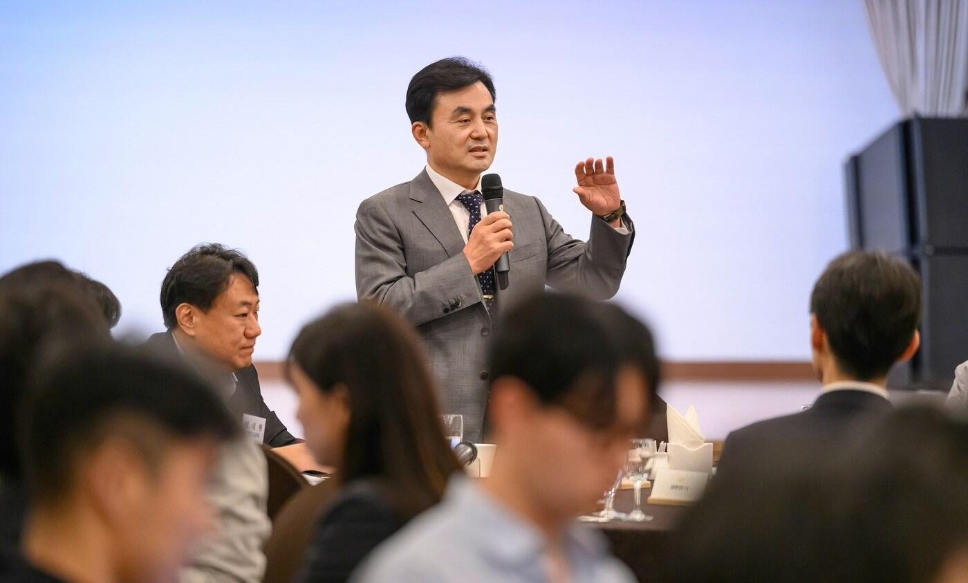 안규백 국방부 장관이 9월 30일 서울 용산구 국방컨벤션에서 국방부 출입기자단과 간담회를 진행하고 있다.&#40;국방부 제공&#41;