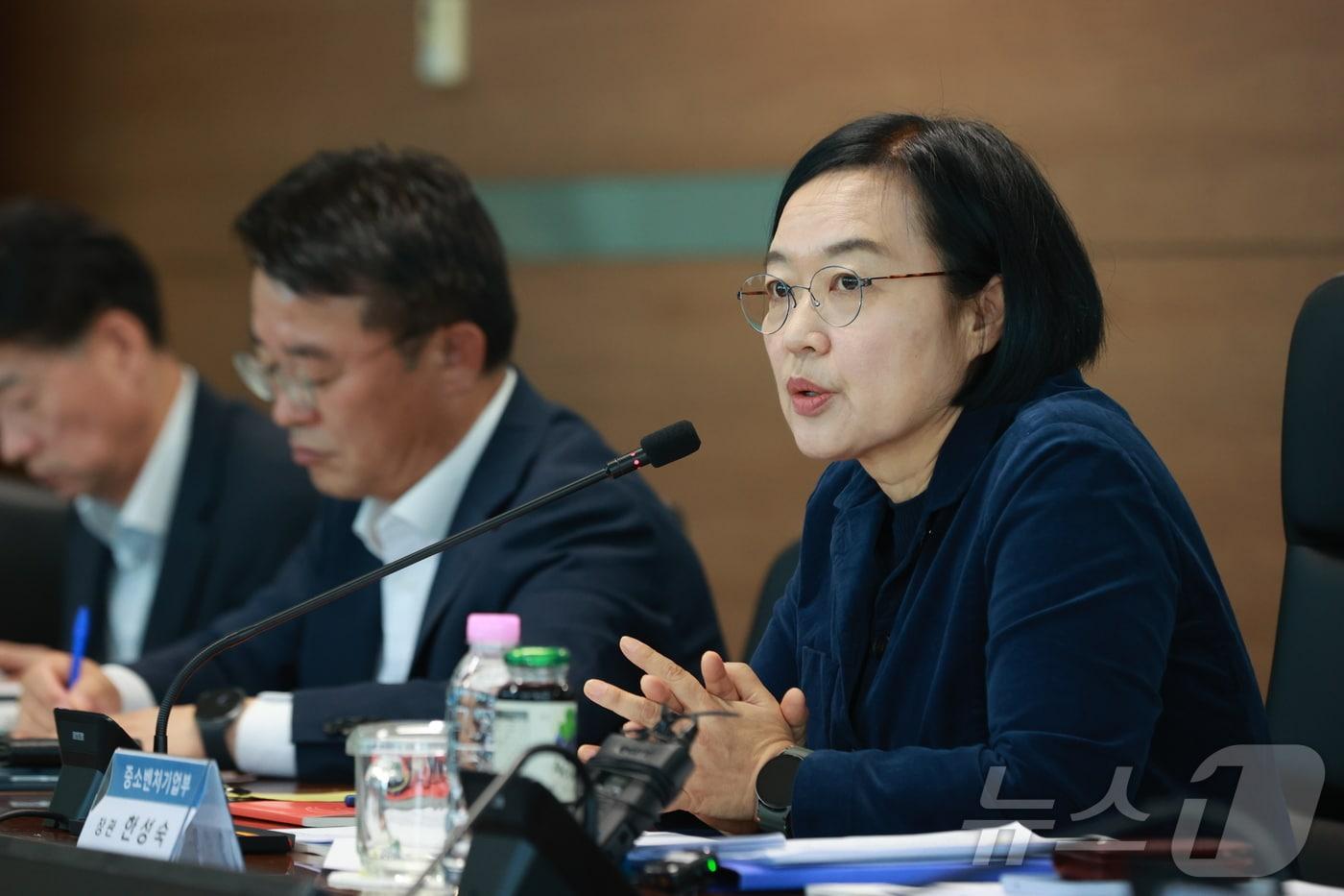 한성숙 중소벤처기업부 장관이 1일 서울 영등포구 기술보증기금 서울지점에서 열린 &#39;중기부-공공기관 정책협의회&#39;에서 모두발언을 하고 있다. &#40;중기부 제공&#41;