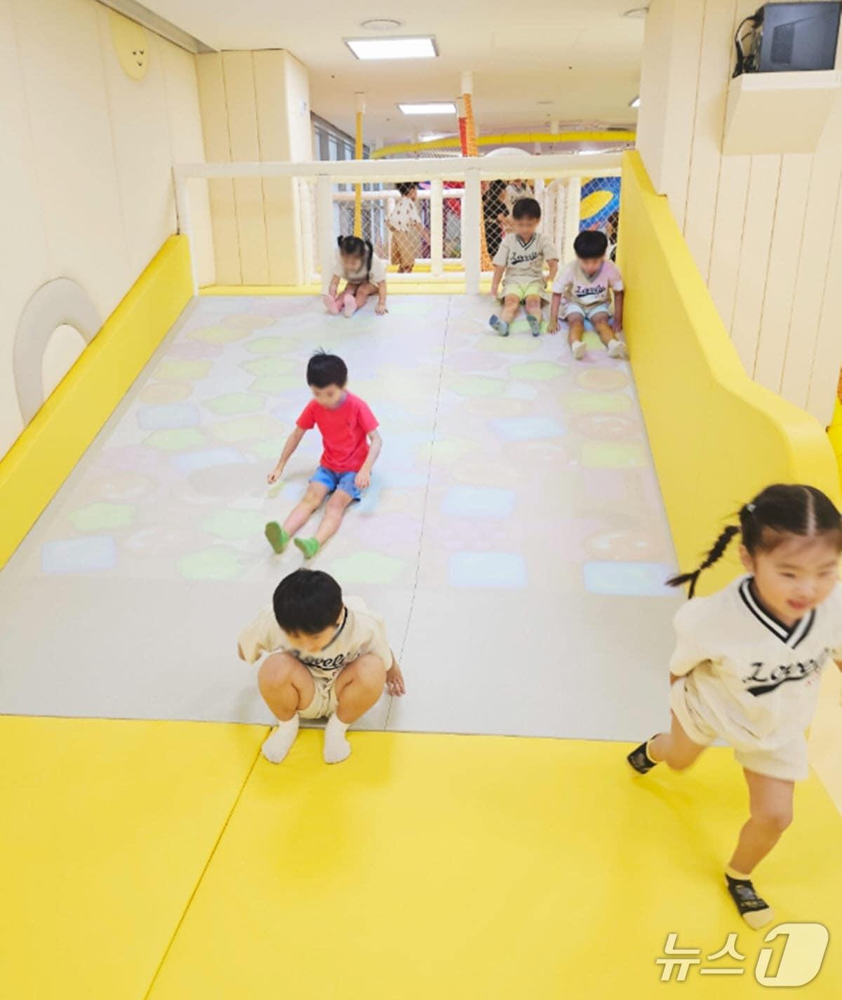 본문 이미지 - ‘고산 깔깔놀이터’ 내부 모습.(광주시 제공)