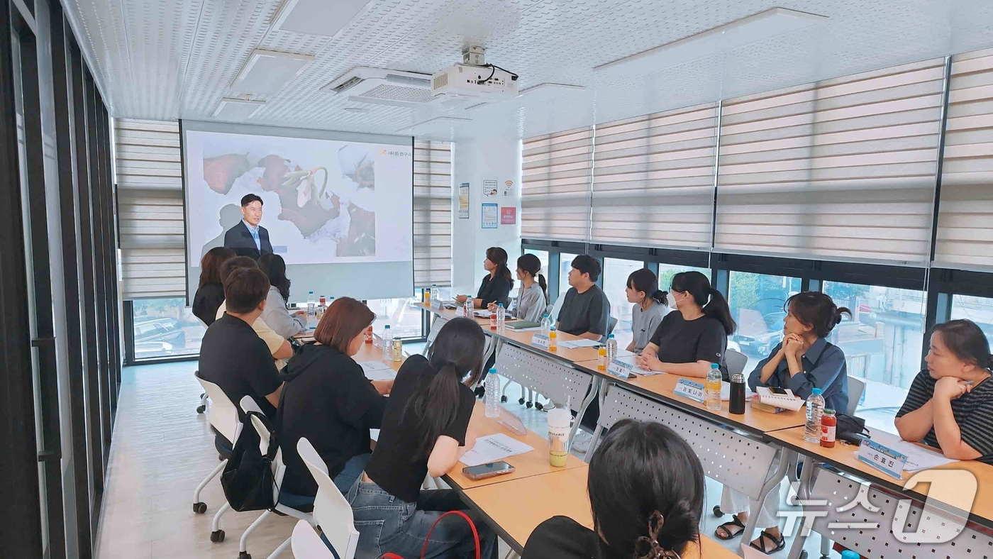 밀양시가 지난달 30일 시 희망드림취업지원센터에서 청년 창업가 컨설팅 오리엔테이션을 열고 있다.(밀양시 제공. 재판매 및 DB금지)