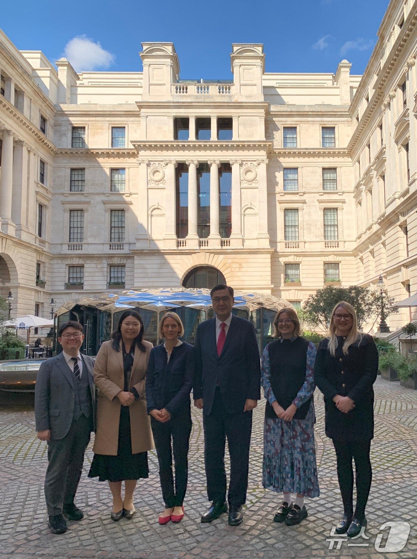 본문 이미지 - 이경철 외교부 유엔 안보리 담당 고위대표 겸 아프가니스탄·파키스탄 특별대표는 지난달 29~30일&#40;현지시간&#41; 영국 런던에서 개최된 &#39;G7+ 아프가니스탄 특별대표회의&#39;에 참석했다. 2025.10.01. &#40;외교부 제공&#41;