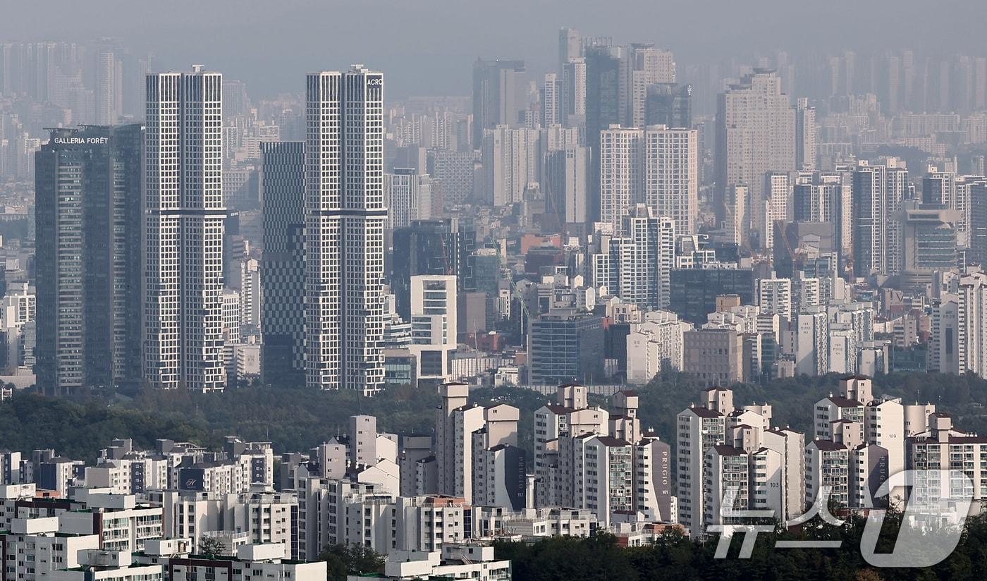 아파트.&#40;위 사진은 본 기사와 무관함&#41;2025.10.1/뉴스1 ⓒ News1 김성진 기자