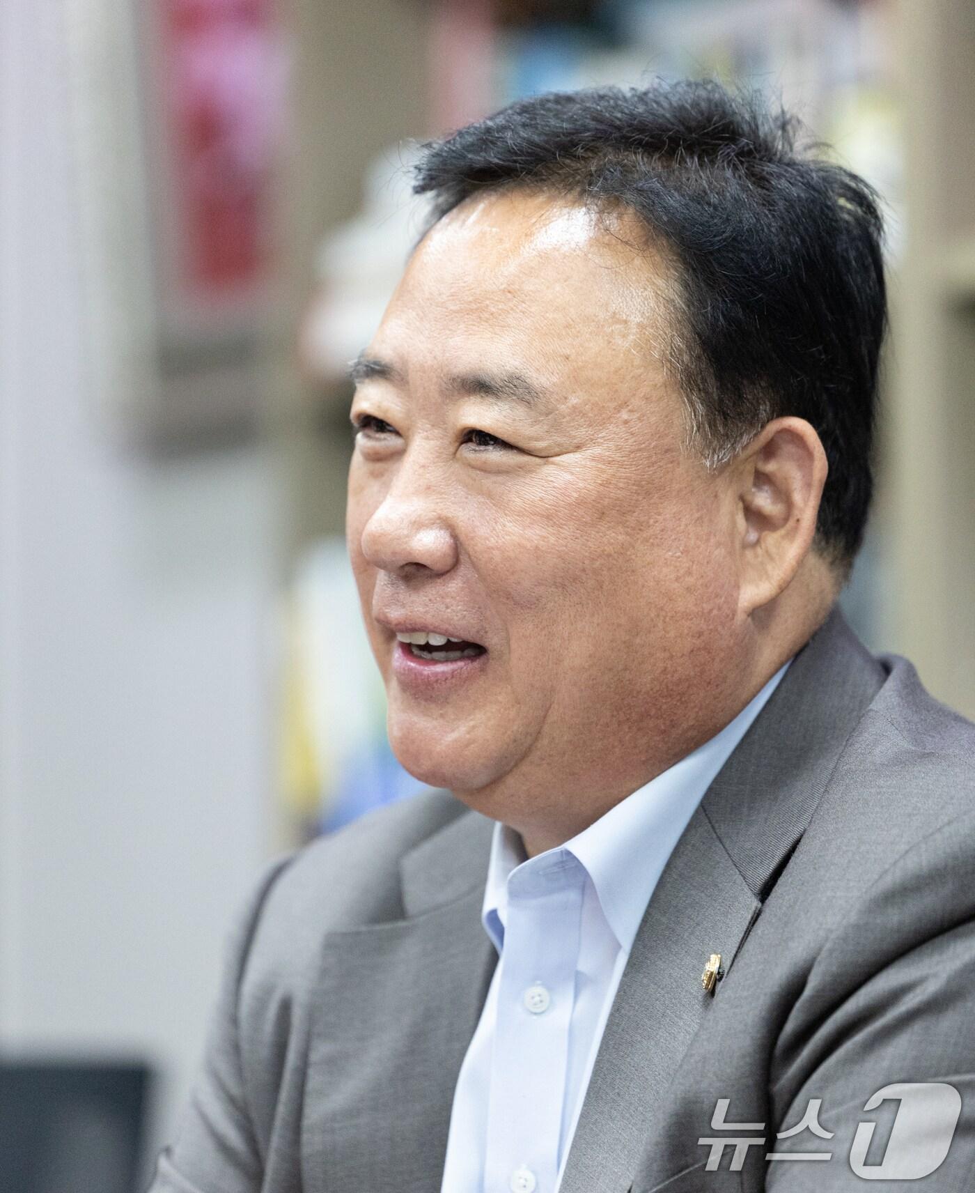 본문 이미지 - 어기구 국회 농림축산식품해양수산위원장이 1일 서울 여의도 국회 의원회관에서 뉴스1과 인터뷰하고 있다. ⓒ News1 이승배 기자