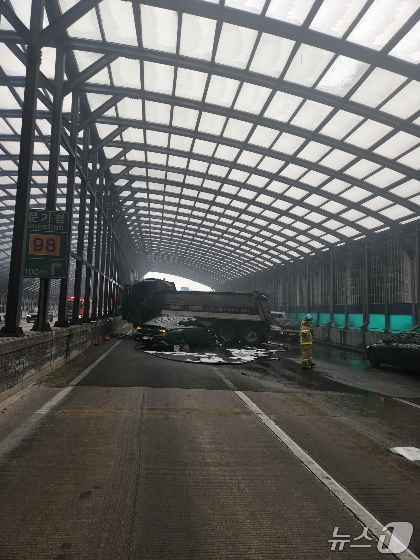 본문 이미지 - 사고 현장 모습.(소방제공)