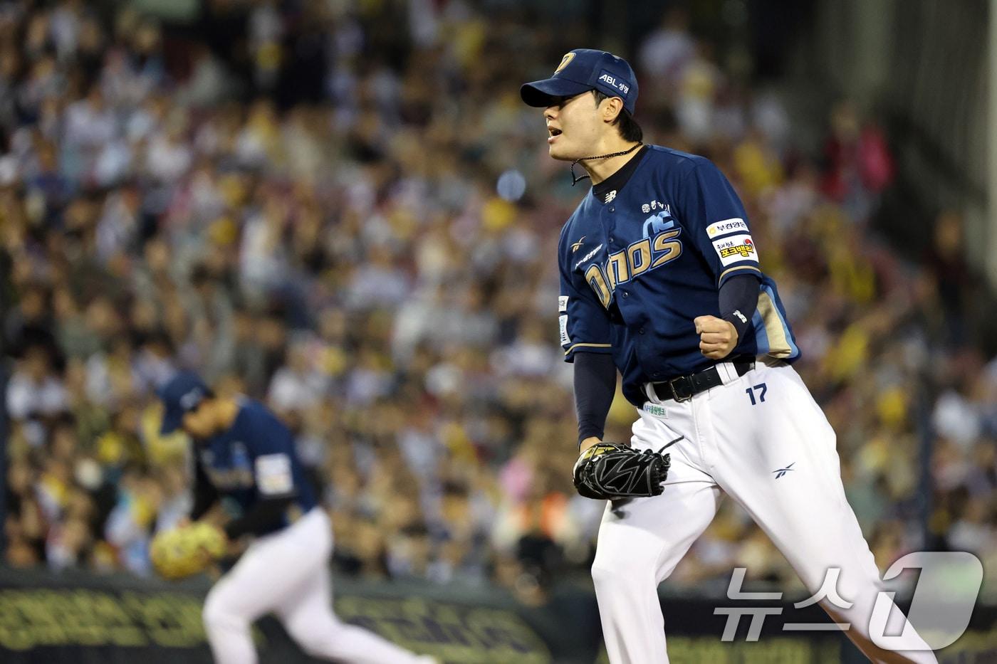 1일 오후 서울 송파구 잠실야구장에서 열린 프로야구 2025 신한 SOL 뱅크 KBO 리그 NC 다이노스와 LG 트윈스의 경기 4회말 2사 주자없는 상황에서 NC 김영규가 문보경을 삼진 아웃 잡은 후 기뻐하고 있다. 2025.10.1/뉴스1 ⓒ News1 황기선 기자