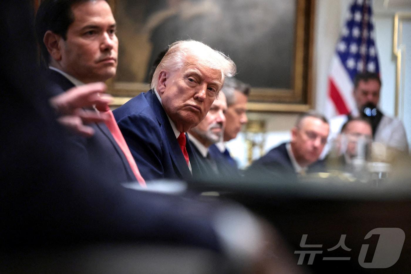 도널드 트럼프 미국 대통령이 9일&#40;현지시간&#41; 워싱턴DC 백악관에서 각료회의를 주재하고 있다. 2025.10.09. ⓒ 로이터=뉴스1 ⓒ News1 류정민 특파원