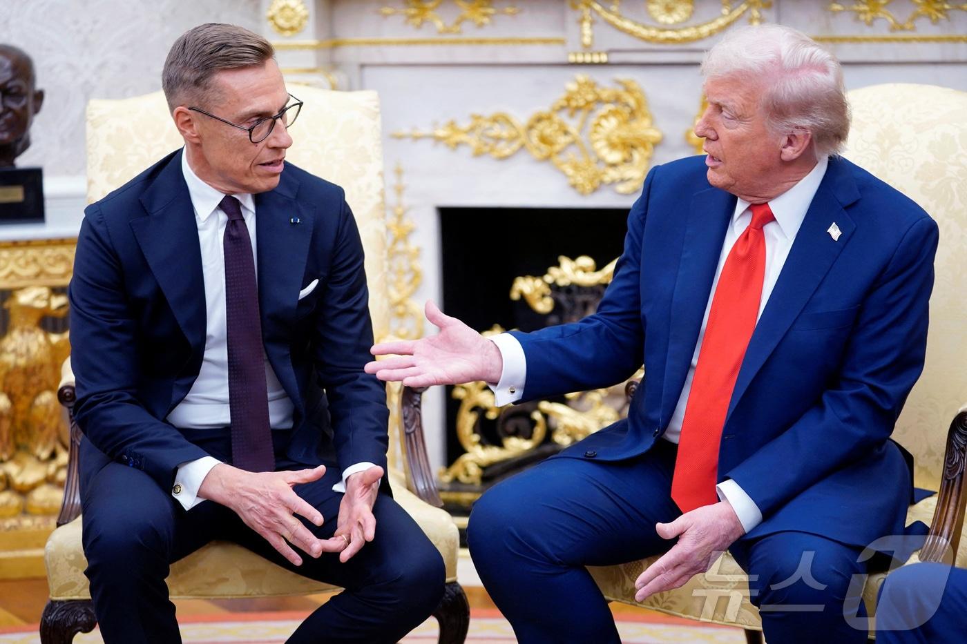 도널드 트럼프 미국 대통령이 9일&#40;현지시간&#41; 워싱턴DC 백악관에서 알렉산데르 스투브 핀란드 대통령과 회담하고 있다. 2025.10.09. ⓒ 로이터=뉴스1 ⓒ News1 류정민 특파원