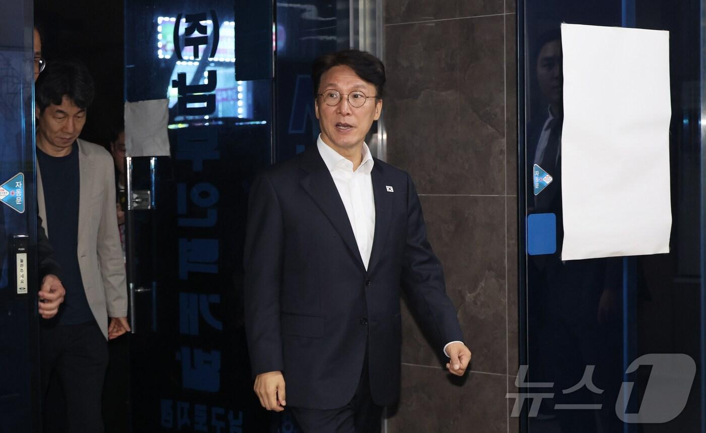 김민석 국무총리가 10일 오전 서울 구로구 도림로 인력사무소를 방문하고 있다. 2025.10.10/뉴스1 ⓒ News1 청사사진기자단