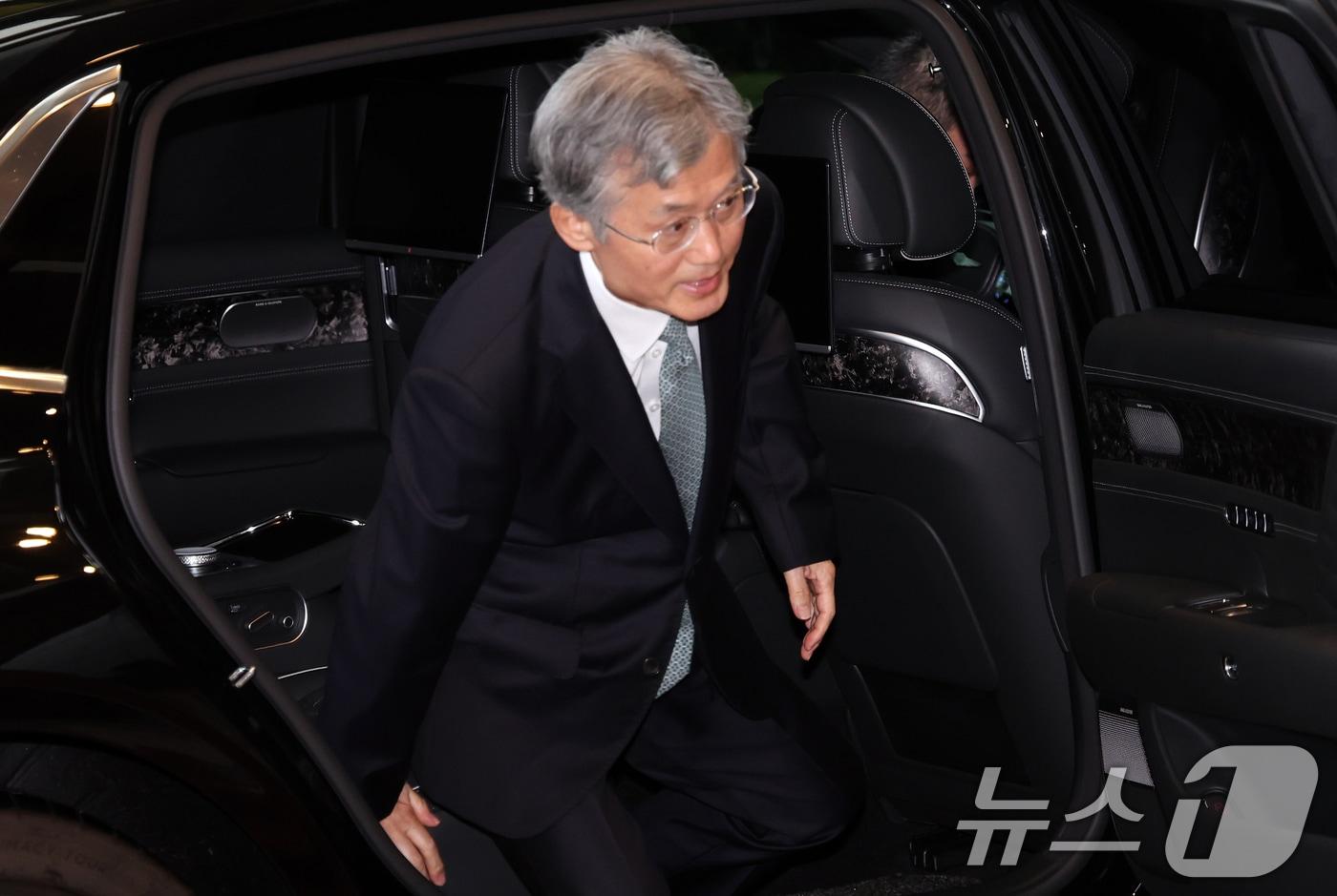 조희대 대법원장이 10일 오전 서울 서초구 대법원으로 출근하고 있다. 한편, 더불어민주당은 오는 13일과 15일 국회 법제사법위원회의 대법원 국정감사에 조희대 대법원장이 불출석할 경우 동행명령장 발부를 예고했다. 2025.10.10/뉴스1 ⓒ News1 김명섭 기자