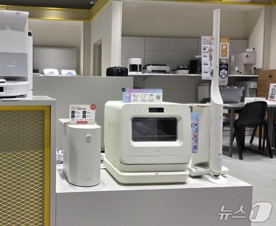 본문 이미지 - 전자랜드 AK광명점 미닉스 제품 전시 이미지 &#40;앳홈 제공&#41;