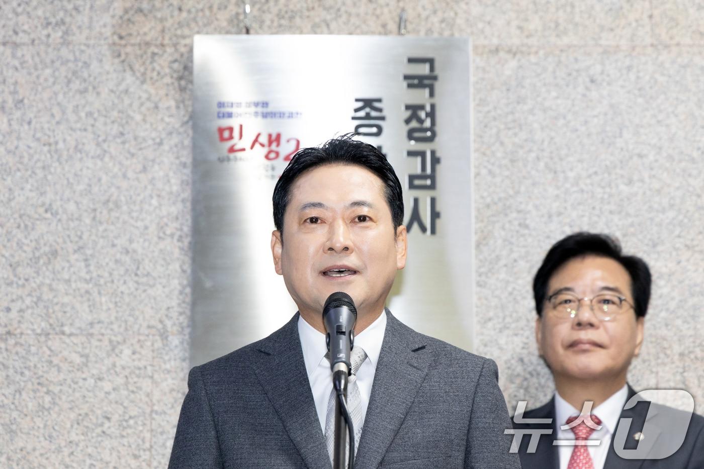 장동혁 국민의힘 대표가 10일 서울 여의도 국회에서 열린 '국정감사 종합상황실 현판 제막식'에서 인사말하고 있다. 2025.10.10/뉴스1 ⓒ News1 이승배 기자