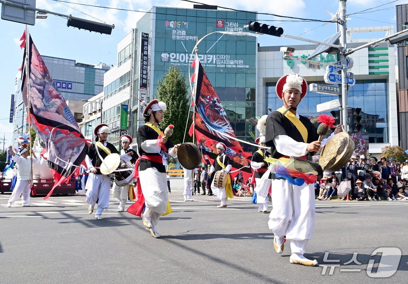 진주 개천예술제 가장행렬&#40;진주시 제공. 재판매 및 DB금지&#41;